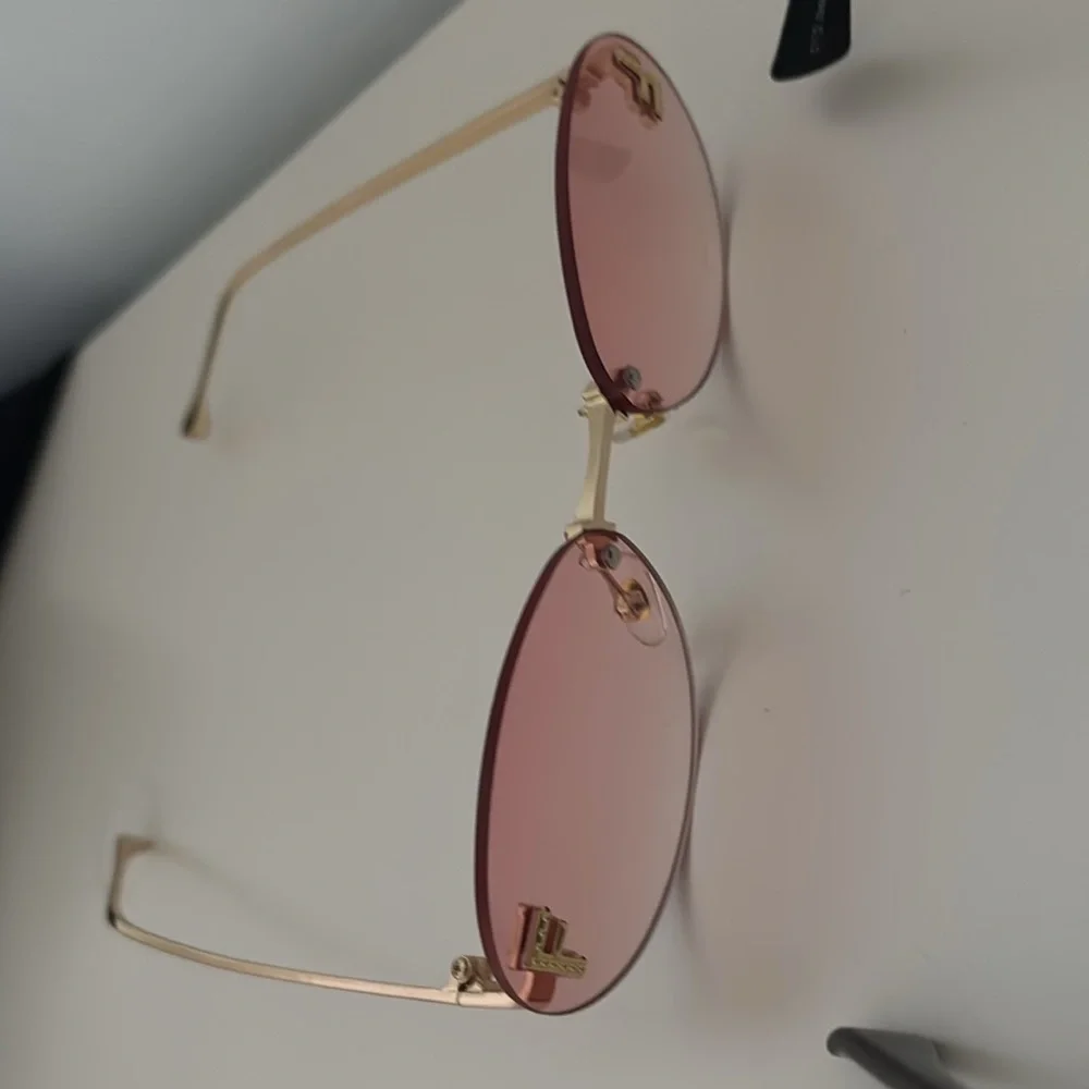 Stylish Women's Sunglasses Set - Black, Pink, and Cream - Picture 4 of 5
